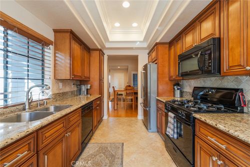 8122 Seawater Dr, Huntington Beach, CA, 92646-8563 | Card Image