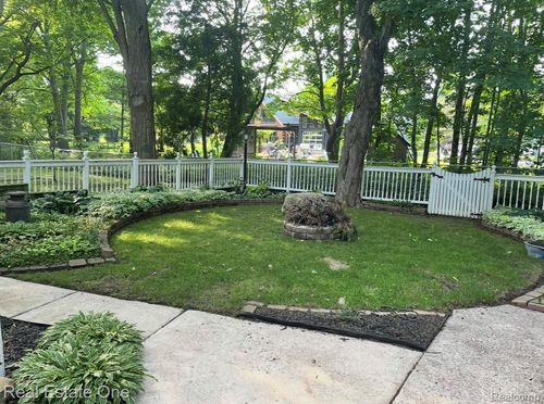 22601 W Main St, Armada, MI, 48005-4782 | Card Image