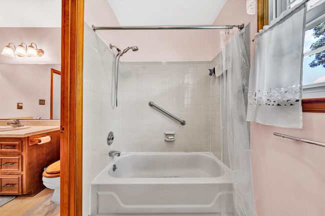 25-Bathroom | Image 25