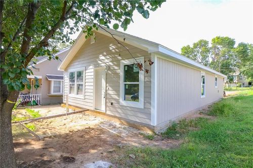 325 Market St, Warrensburg, MO, 64093-1662 | Card Image