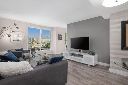 1102-1323 Homer St, Vancouver, BC, V6B5M9 | Card Image