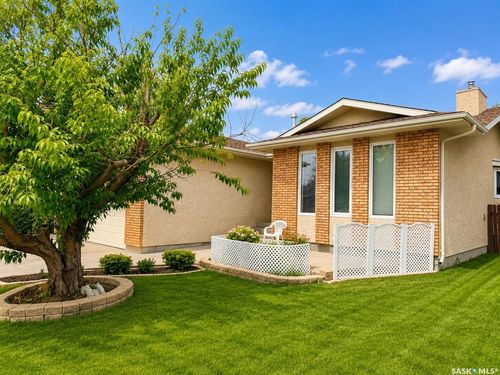 2906 Huget Pl, Regina, SK, S4V1M5 | Card Image