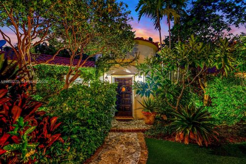 3701 Chase Ave, Miami Beach, FL, 33140-3419 | Card Image