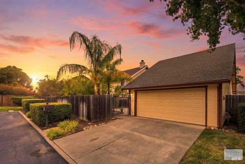 461 Myrtle Ct, Benicia, CA, 94510-1451 | Card Image