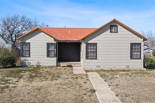 917 E St Nw, Ardmore, OK, 73401-4211 | Card Image