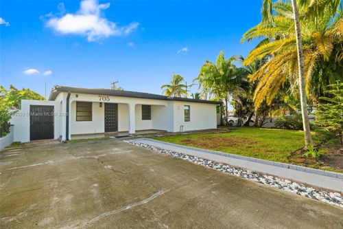 705 E 9th Ln, Hialeah, FL, 33010-4635 | Card Image