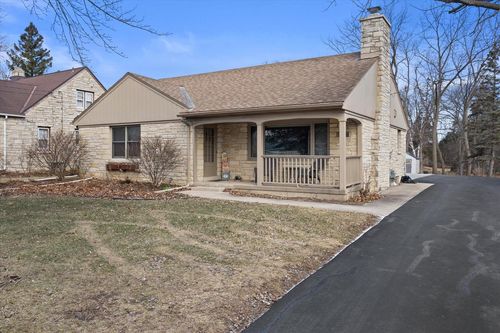 130 W Brown Deer Road, Bayside, WI, 53217 | Card Image