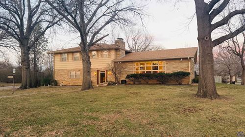 2324 Sw Meadow Ct, Topeka, KS, 66614-1438 | Card Image