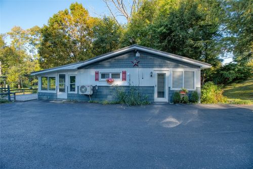 39397 Mystic Park Rd, Centerville, PA, 16404-5117 | Card Image