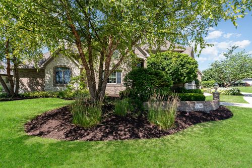 21246 Woodland Way, Shorewood, IL, 60404-8245 | Card Image