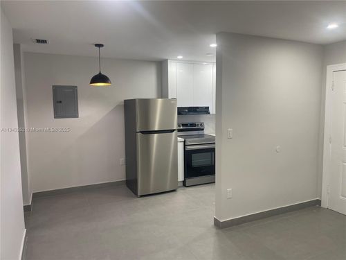 apt-7-115 W 28th St, Hialeah, FL, 33010-1679 | Card Image