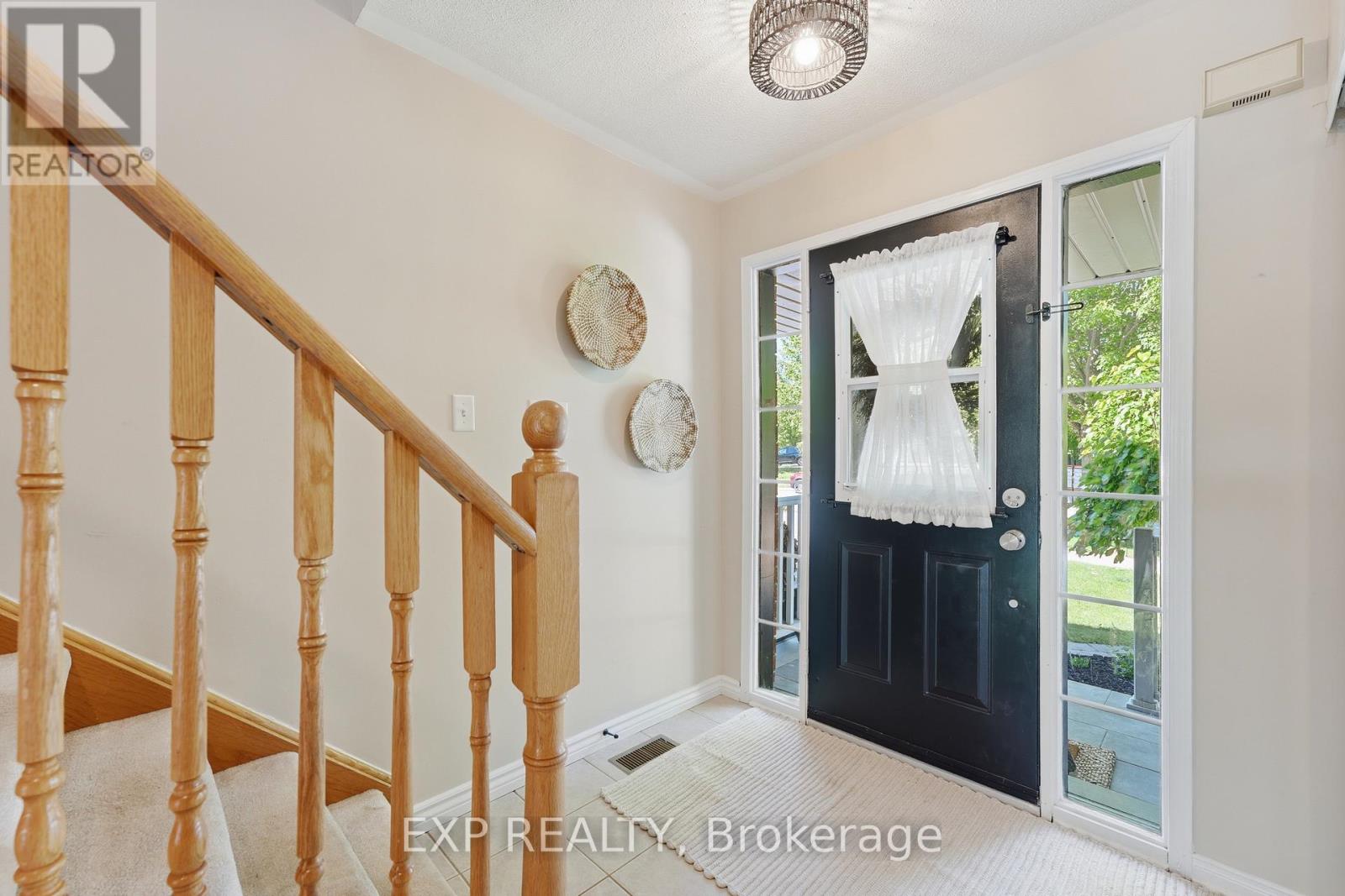 Residential in East Gwillimbury (Mt Albert) 3