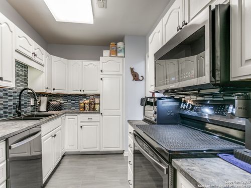 apt-211-1 Towers Park Ln, San Antonio, TX, 78209-6413 | Card Image