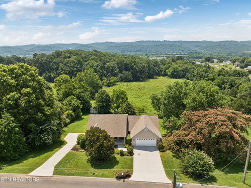 3930 Settlers Trl, Kodak, TN, 37764-1360 | Card Image