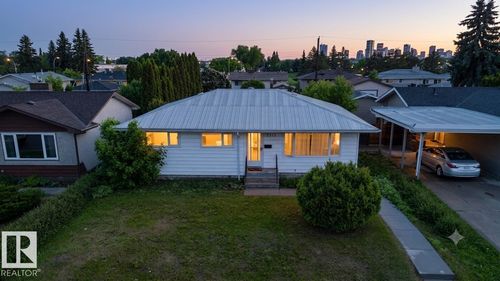 7515 130 Ave Nw, Edmonton, AB, T5C1Y3 | Card Image