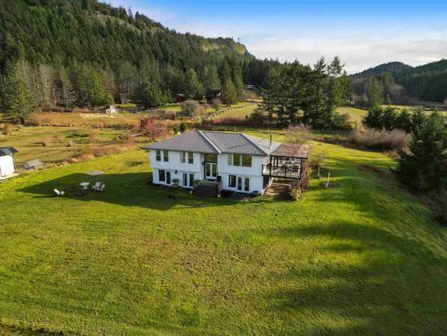 300 Wood Dale Drive, House other with 3 bedrooms, 3 bathrooms and null parking in Mayne Island BC | Image 3