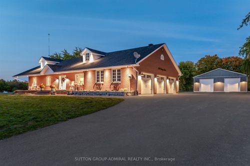 250 Denney Dr, Angus, ON, L3W0T8 | Card Image