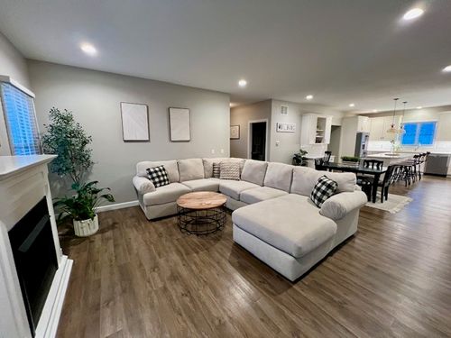 413 Moore St, Clinton, IL, 61727-2338 | Card Image