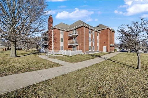 apt-102-8001 Westridge Rd, Raytown, MO, 64138-2669 | Card Image