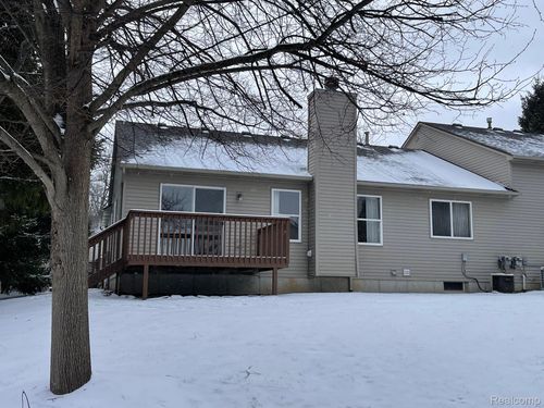 10385 Tophill Dr, Hartland, MI, 48353-2541 | Card Image