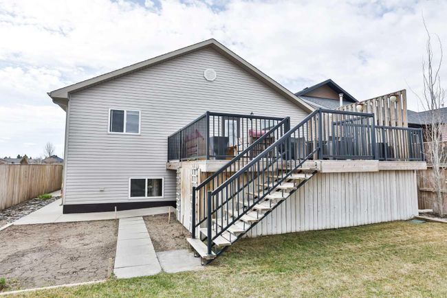 4667 63 Avenue, Home with 5 bedrooms, 3 bathrooms and 4 parking in Taber AB | Image 2
