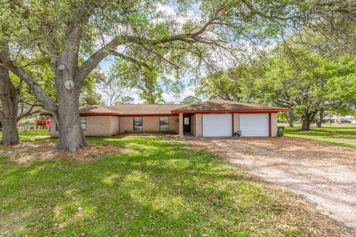 15838 Phend Rd, Hamshire, TX, 77622-8440 | Card Image