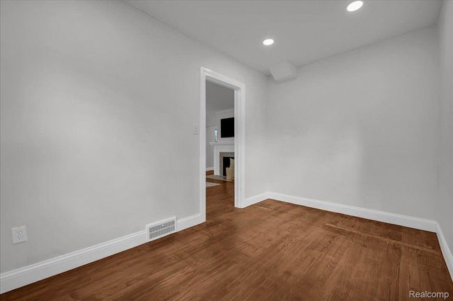 17550 Ohio St, House other with 3 bedrooms, 2 bathrooms and null parking in Detroit MI | Image 9