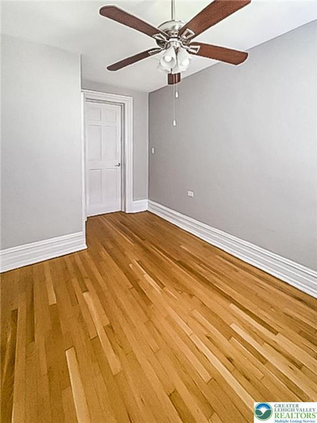 Rear apt-bedroom | Image 19