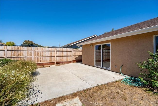 Spacious back yard | Image 27