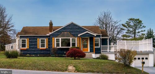 82 S Houcks Rd, HARRISBURG, PA, 17109-2825 | Card Image