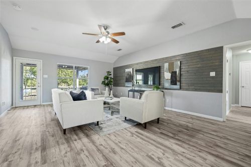 200 W Avenue F, Jarrell, TX, 76537-1324 | Card Image