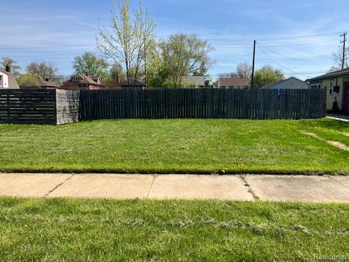 664 Ashland St, Detroit, MI, 48215-2982 | Card Image