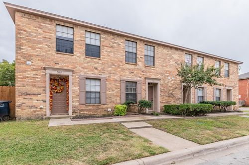 5765 Shadydell Dr, Fort Worth, TX, 76135-2081 | Card Image
