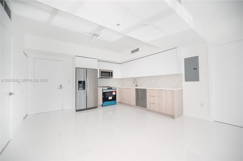 3411-92 Sw 3rd St, Miami, FL, 33130-3370 | Card Image
