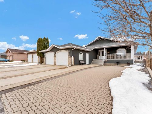 254 Park Meadows Dr Se, Medicine Hat, AB, T1B4C4 | Card Image