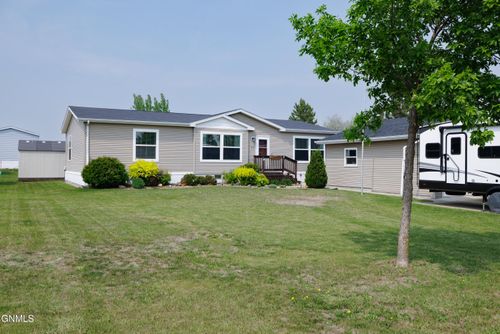 911 Chestnut Ln, Dickinson, ND, 58601-6575 | Card Image