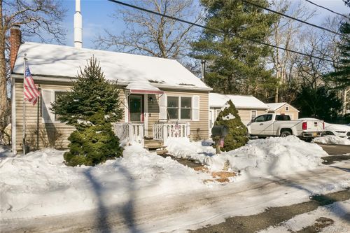 15 Private Rd, Brookhaven, NY, 11719-9521 | Card Image