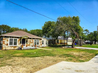 View of front of house with a garage and a front yard | Image 3