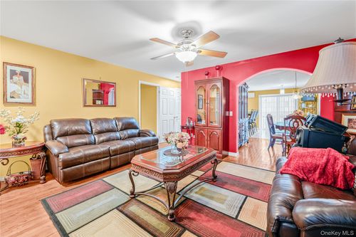 309 Mundy Ln, Mount Vernon, NY, 10550-4371 | Card Image