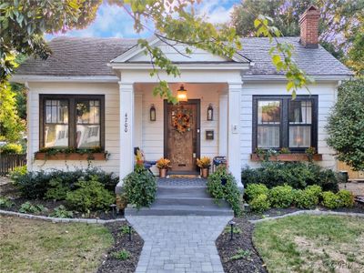 View of front of property featuring a front yard | Image 1