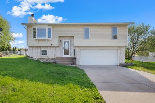 109 Blackhawk Dr, Eldridge, IA, 52748-9525 | Card Image