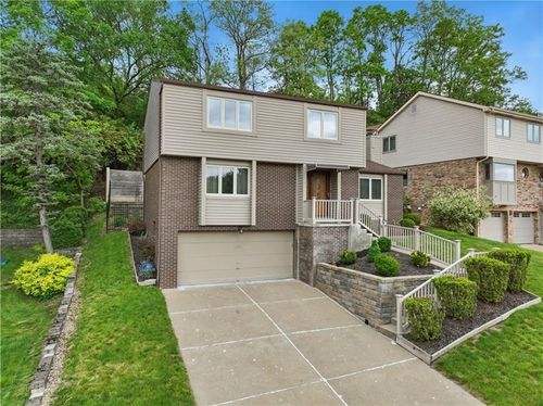 138 Evandale Dr, Pittsburgh, PA, 15220-2813 | Card Image