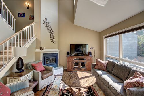 695 Saint Andrews Dr, Columbia Falls, MT, 59912-8865 | Card Image