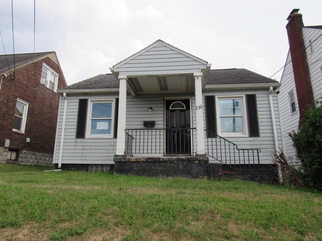 7th St, Jeannette, PA 15644