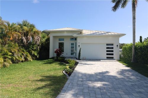 769 95th Ave N, NAPLES, FL, 34108-2456 | Card Image