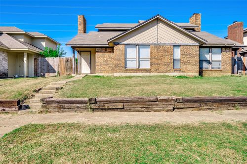 2710 Sherry St, Arlington, TX, 76014-1776 | Card Image
