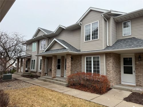 1905 Earl Rd, Iowa City, IA, 52246-4331 | Card Image