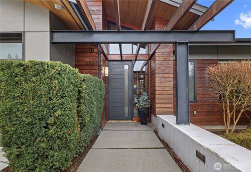 1014 Belfair Rd, Bellevue, WA, 98004-4011 | Card Image