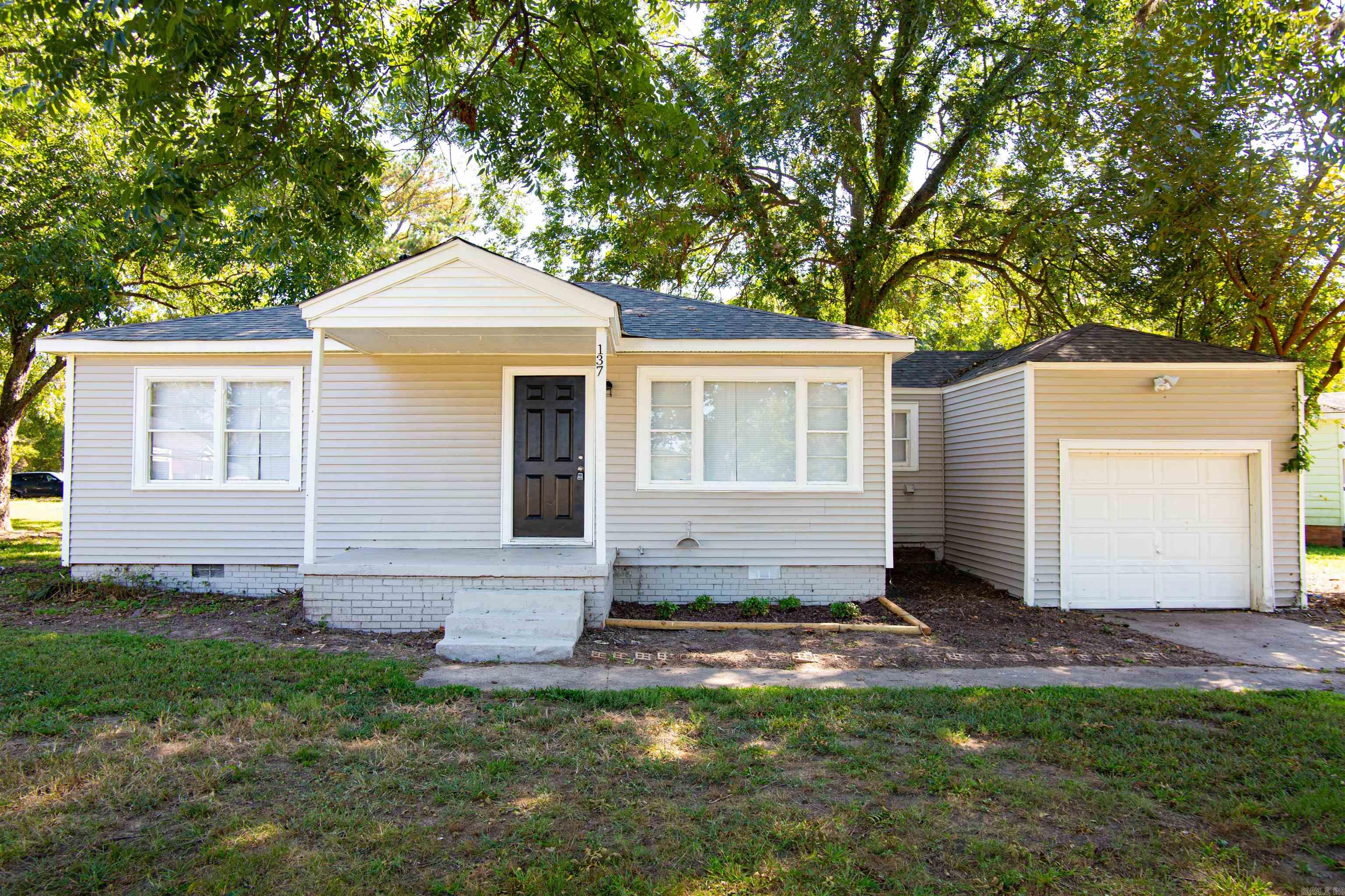 Saunders Dr, North Little Rock, AR 72117