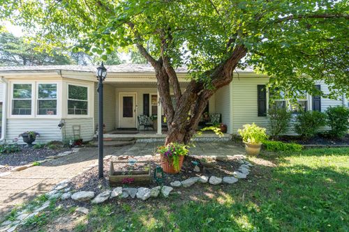 207 Donna Dr, Aurora, IN, 47001-1615 | Card Image